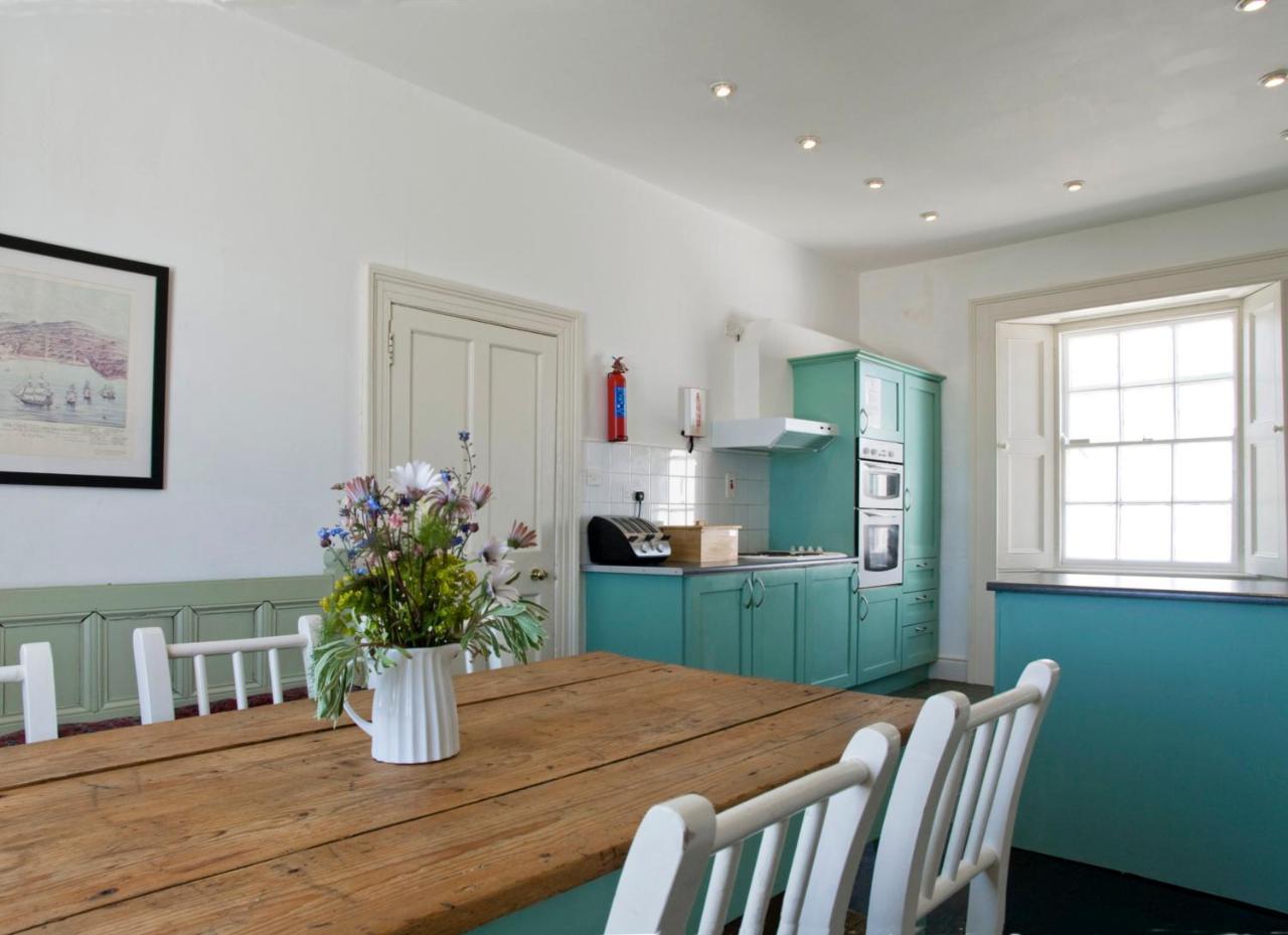 Galley Head Lightkeeper'S Houses Donoure ภายนอก รูปภาพ